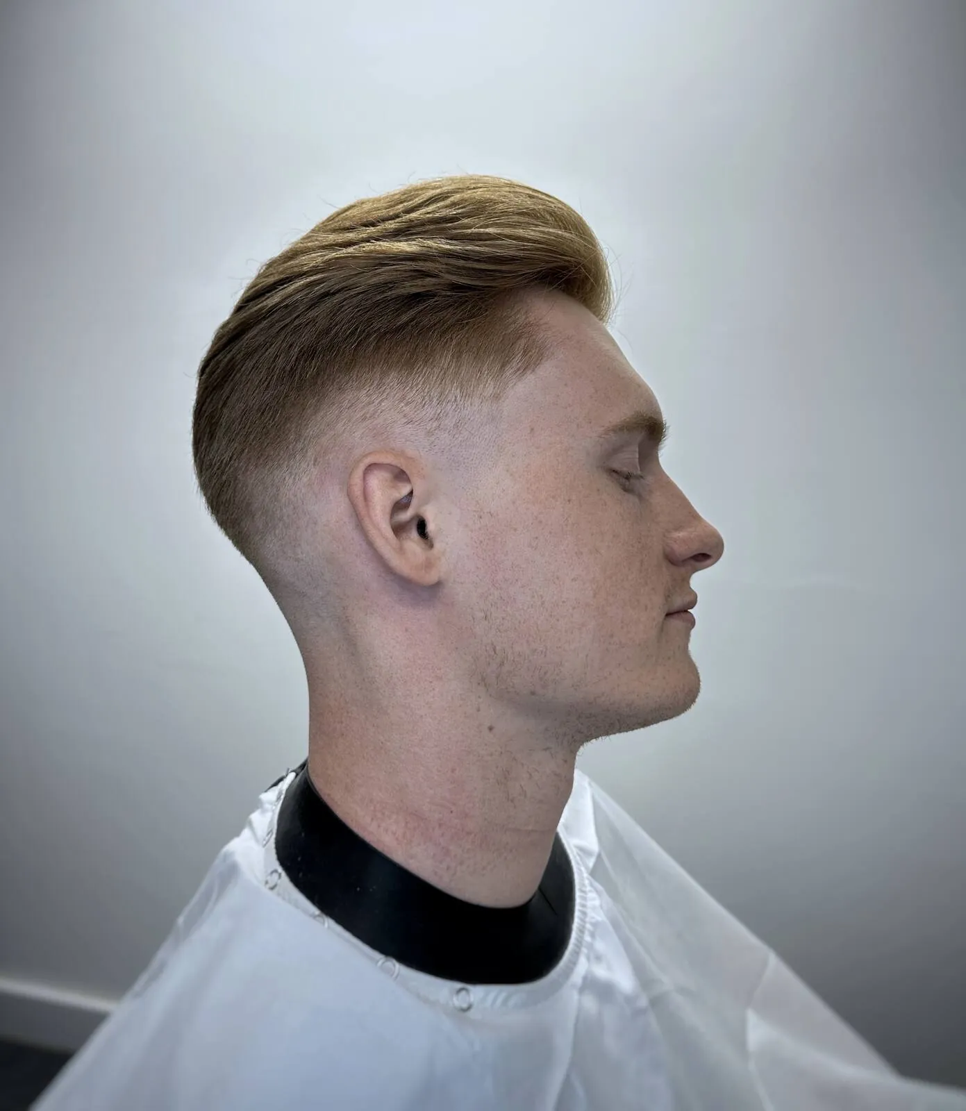 Skin fade i undercut - męskie strzyżenie w OFF CUT Barbershop w Szczecinie