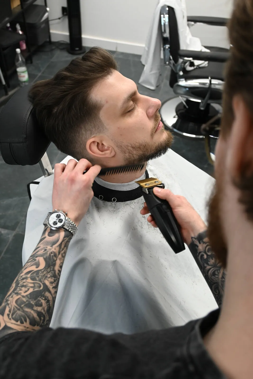 Barber OFF CUT konturuje brodę brzytwą - modelowanie brody, Szczecin